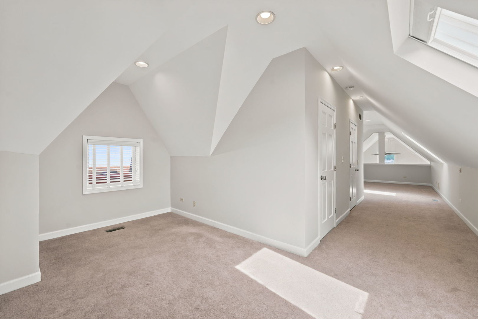 920 W Wolfram Street Unit: 4