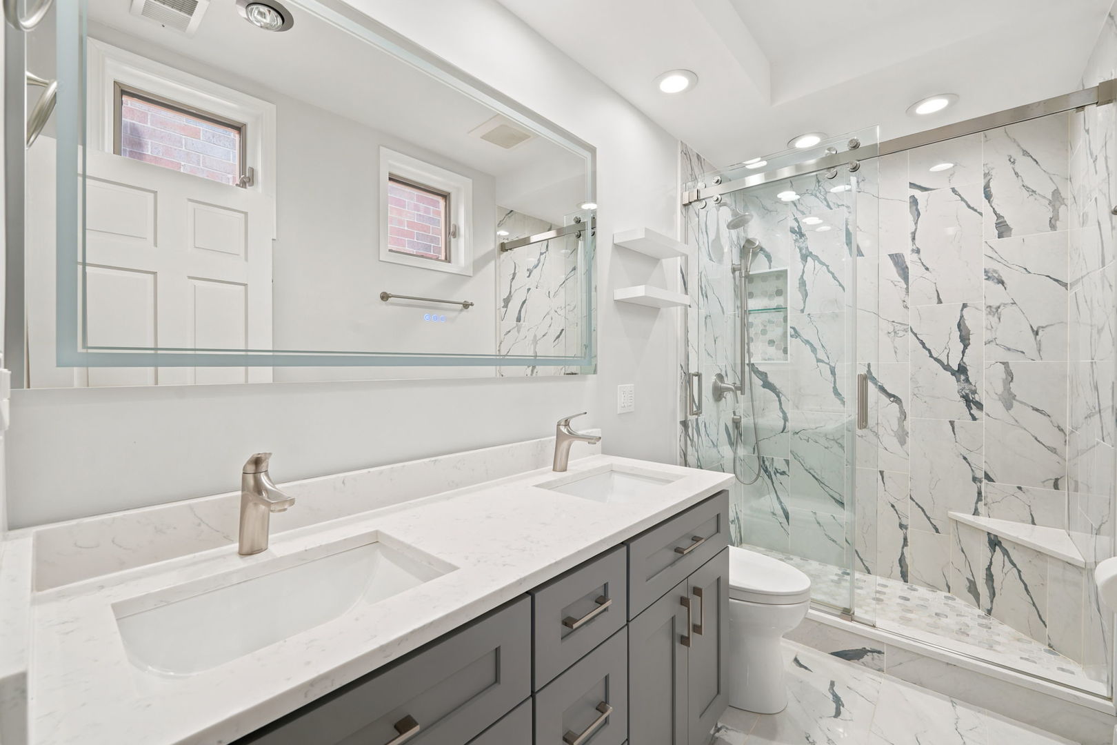 920 W Wolfram Street Unit: 4