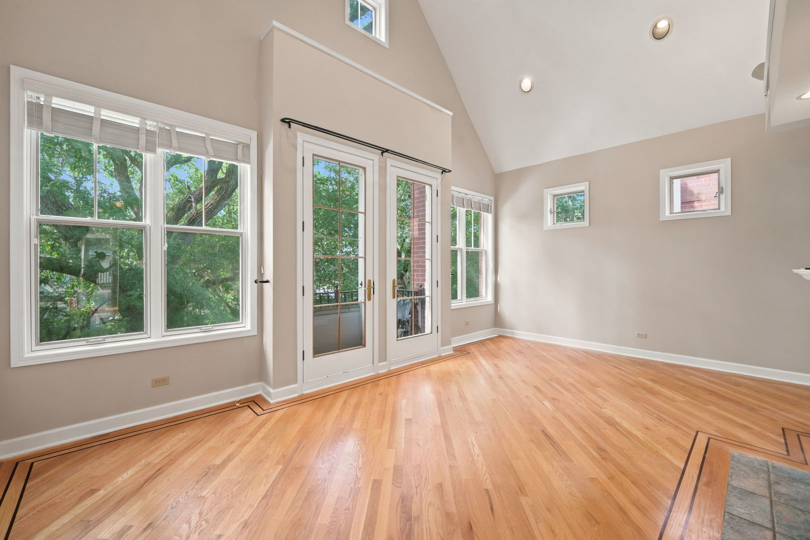 920 W Wolfram Street Unit: 4