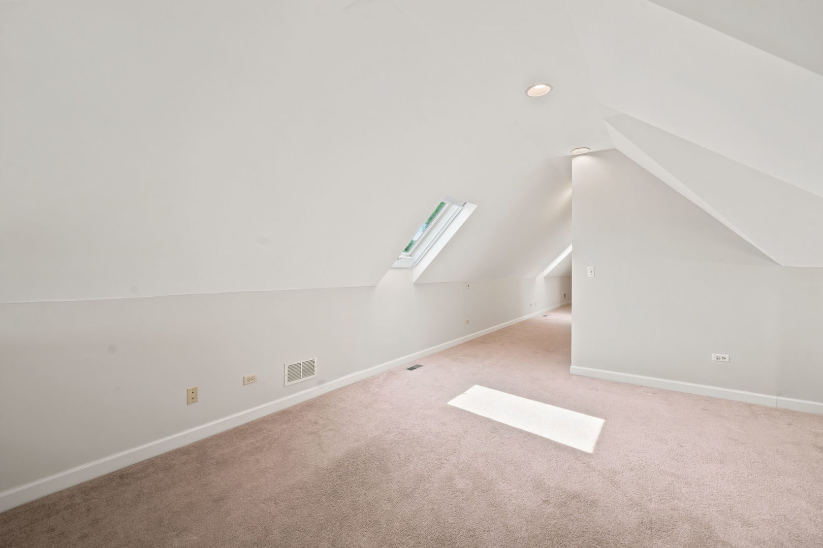 920 W Wolfram Street Unit: 4