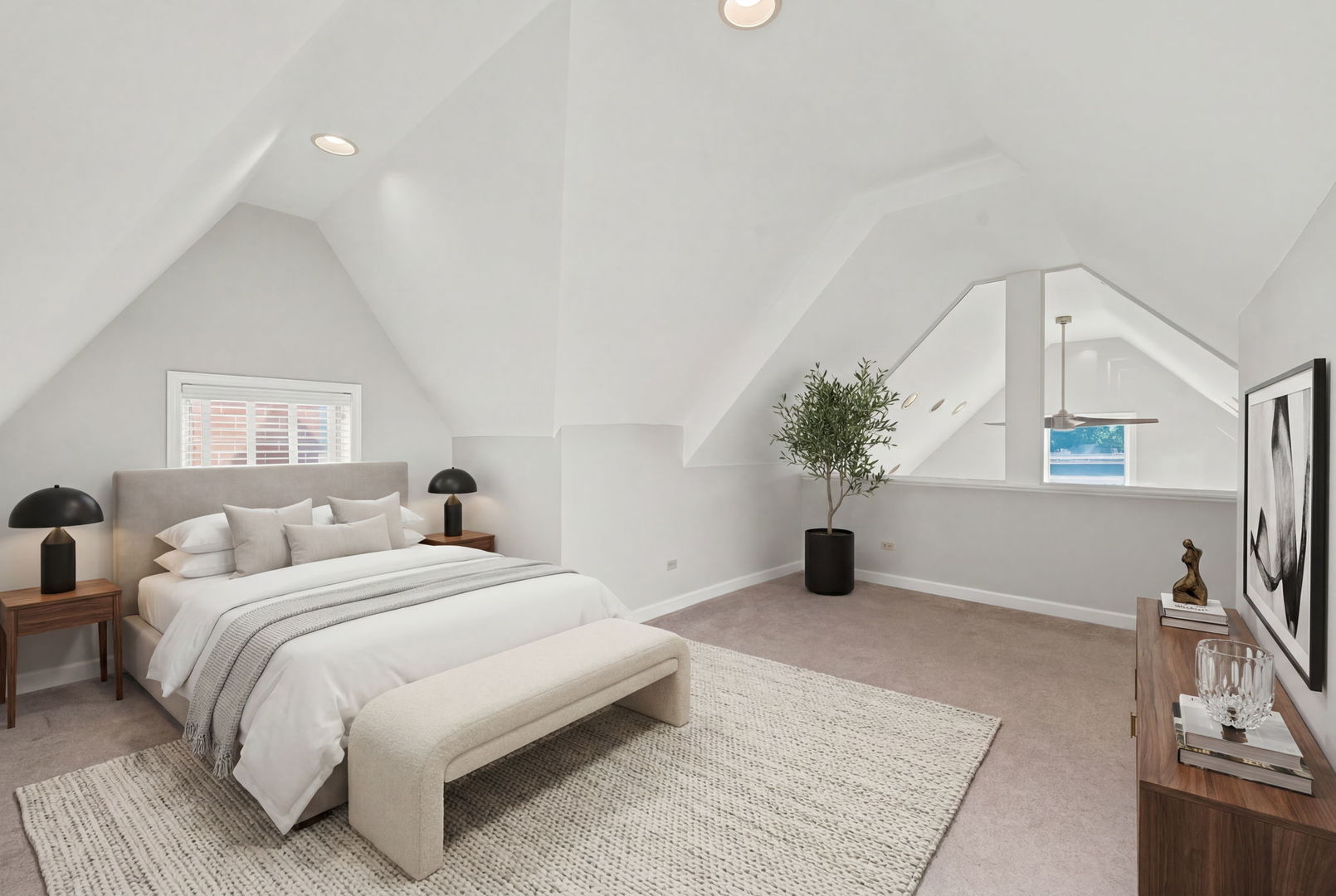 920 W Wolfram Street Unit: 4