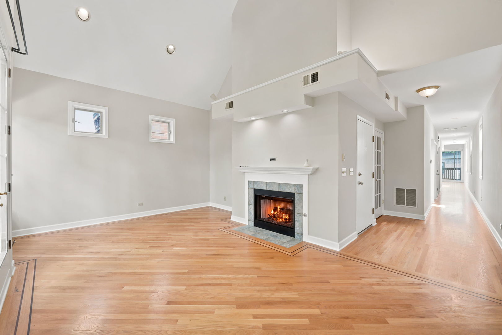 920 W Wolfram Street Unit: 4