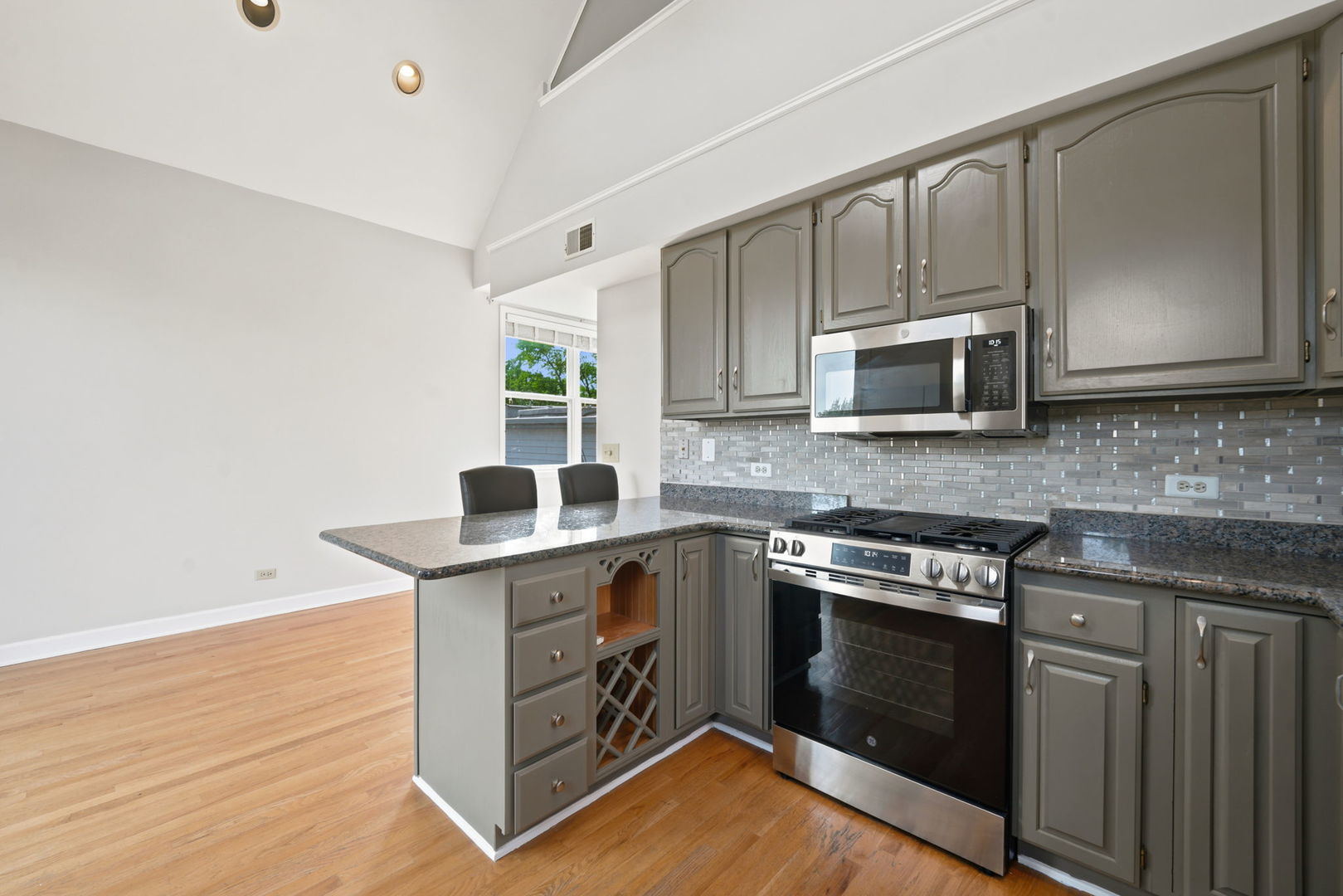 920 W Wolfram Street Unit: 4