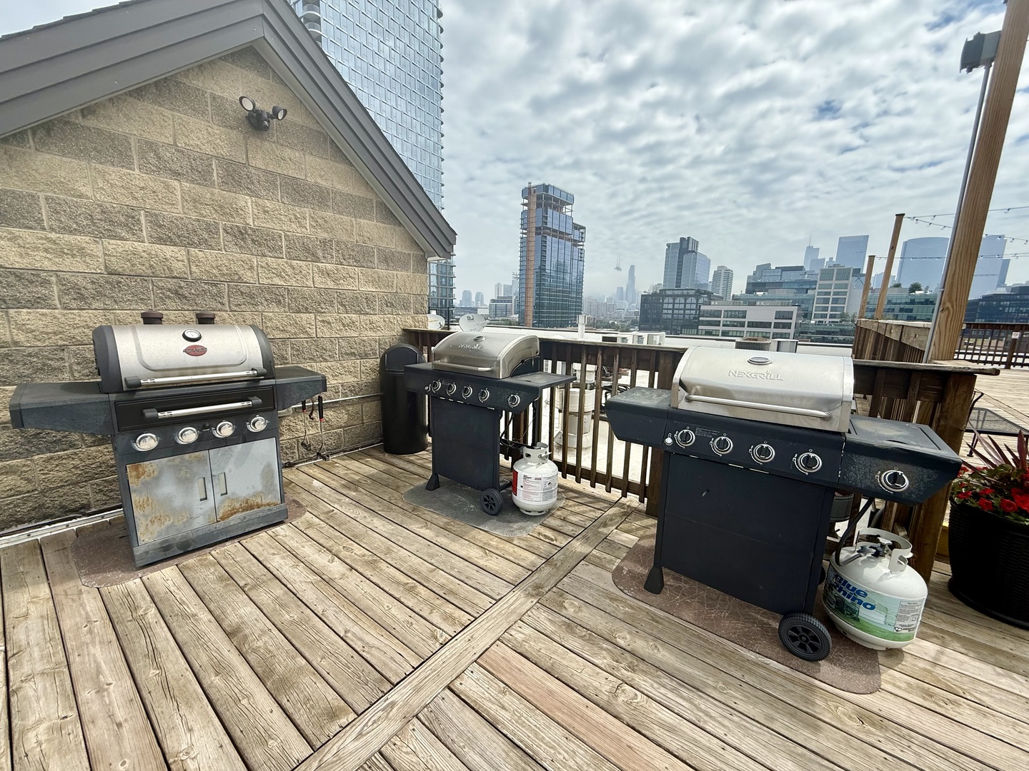 312 N May Street Unit: 4H
