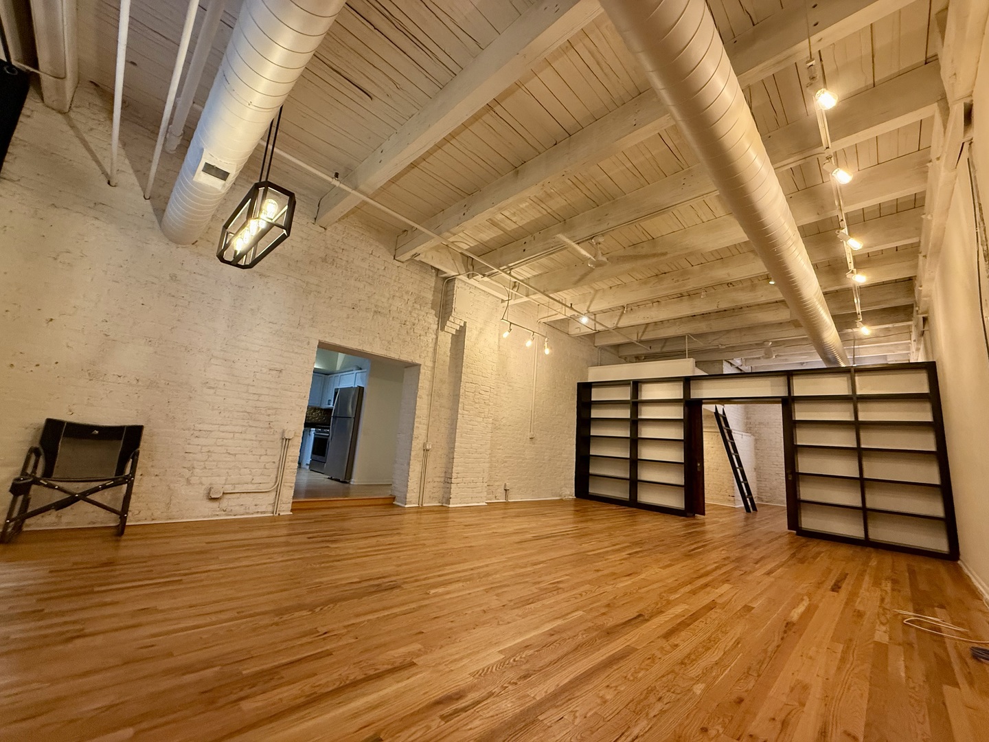 312 N May Street Unit: 4H
