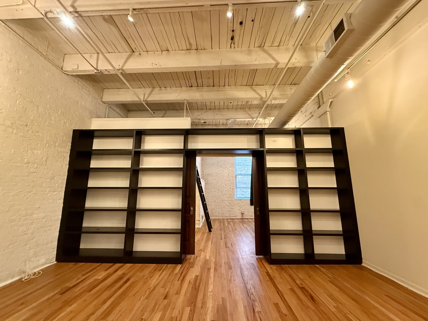 312 N May Street Unit: 4H