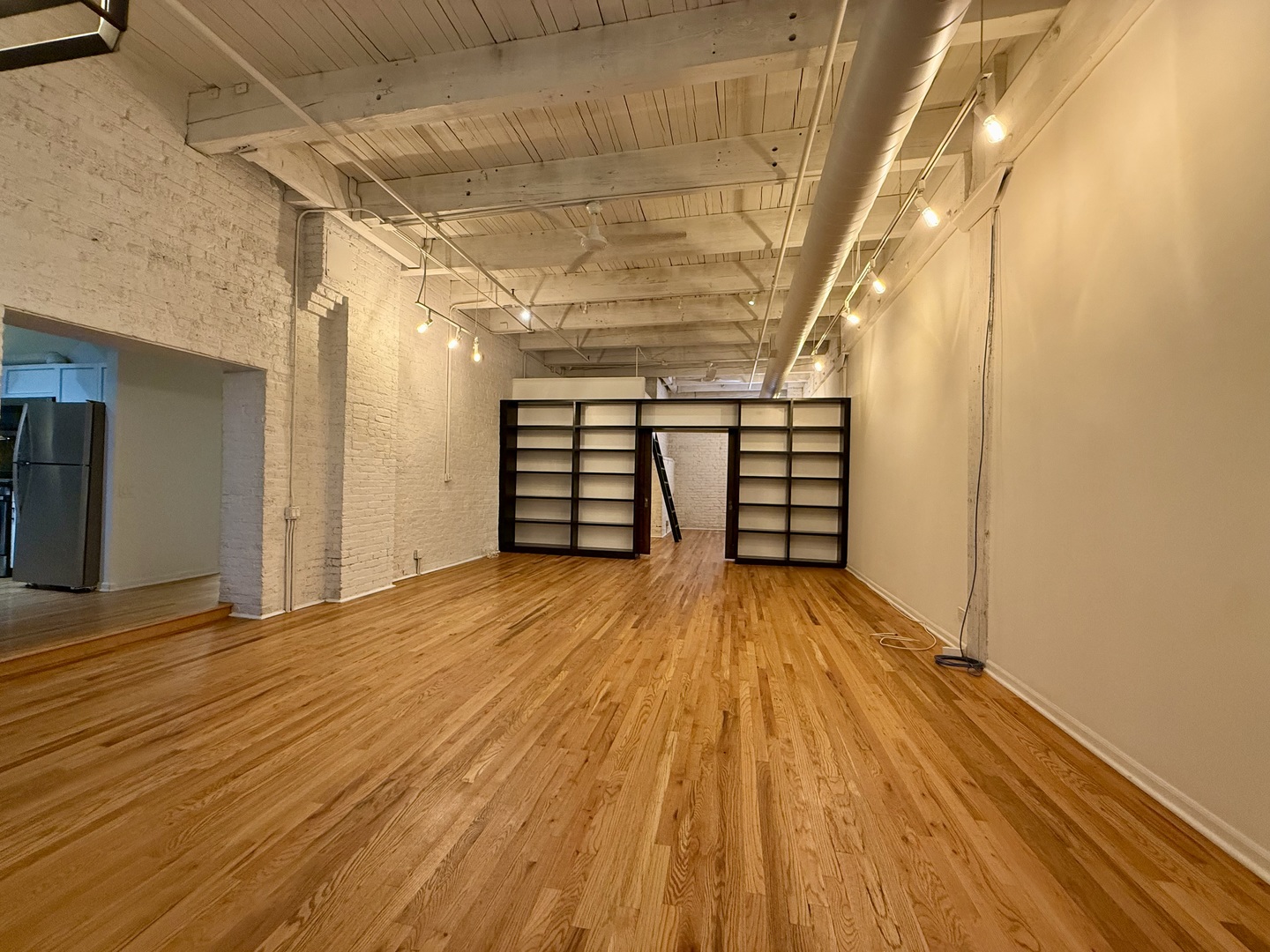 312 N May Street Unit: 4H