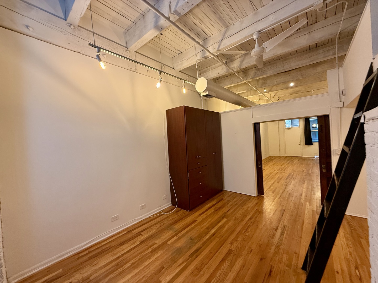 312 N May Street Unit: 4H
