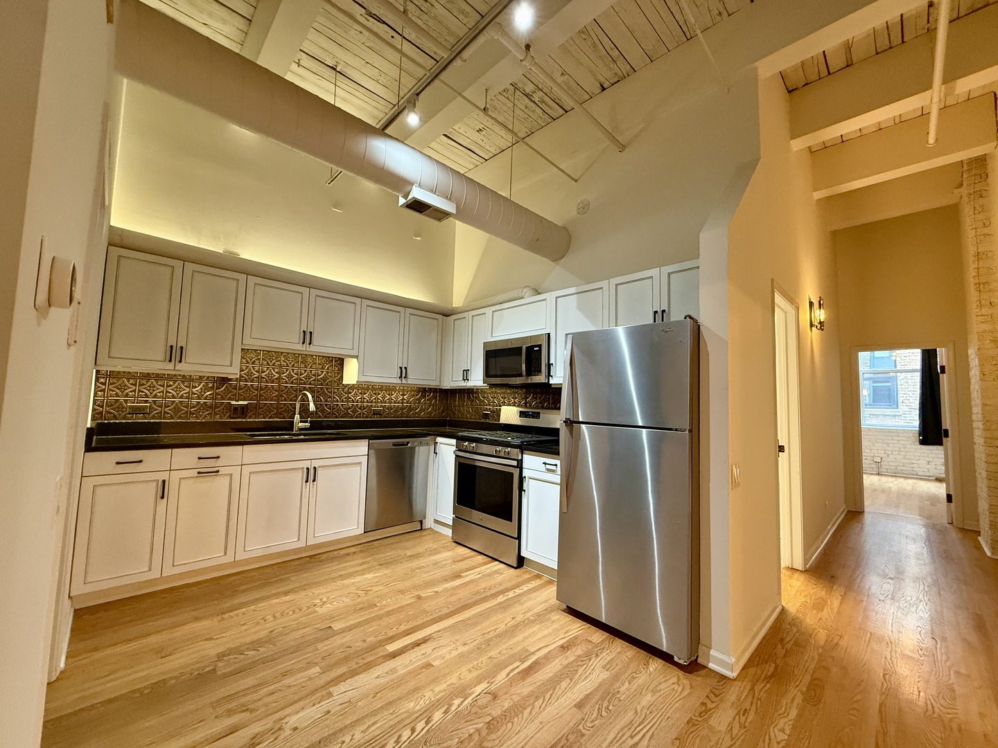 312 N May Street Unit: 4H