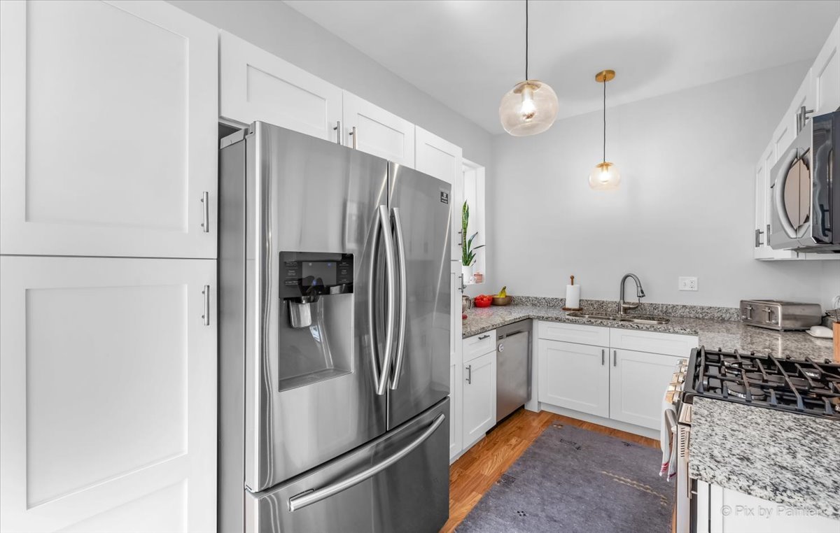 557 W Fullerton Parkway Unit: 3E