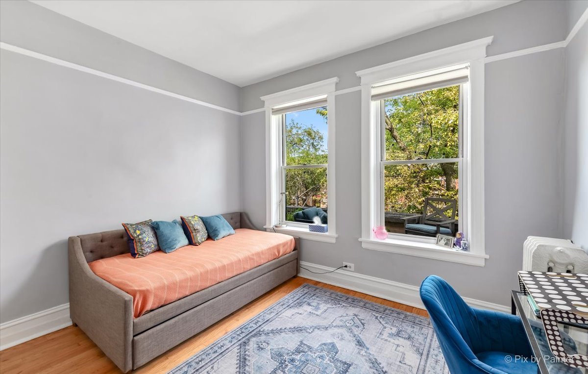 557 W Fullerton Parkway Unit: 3E
