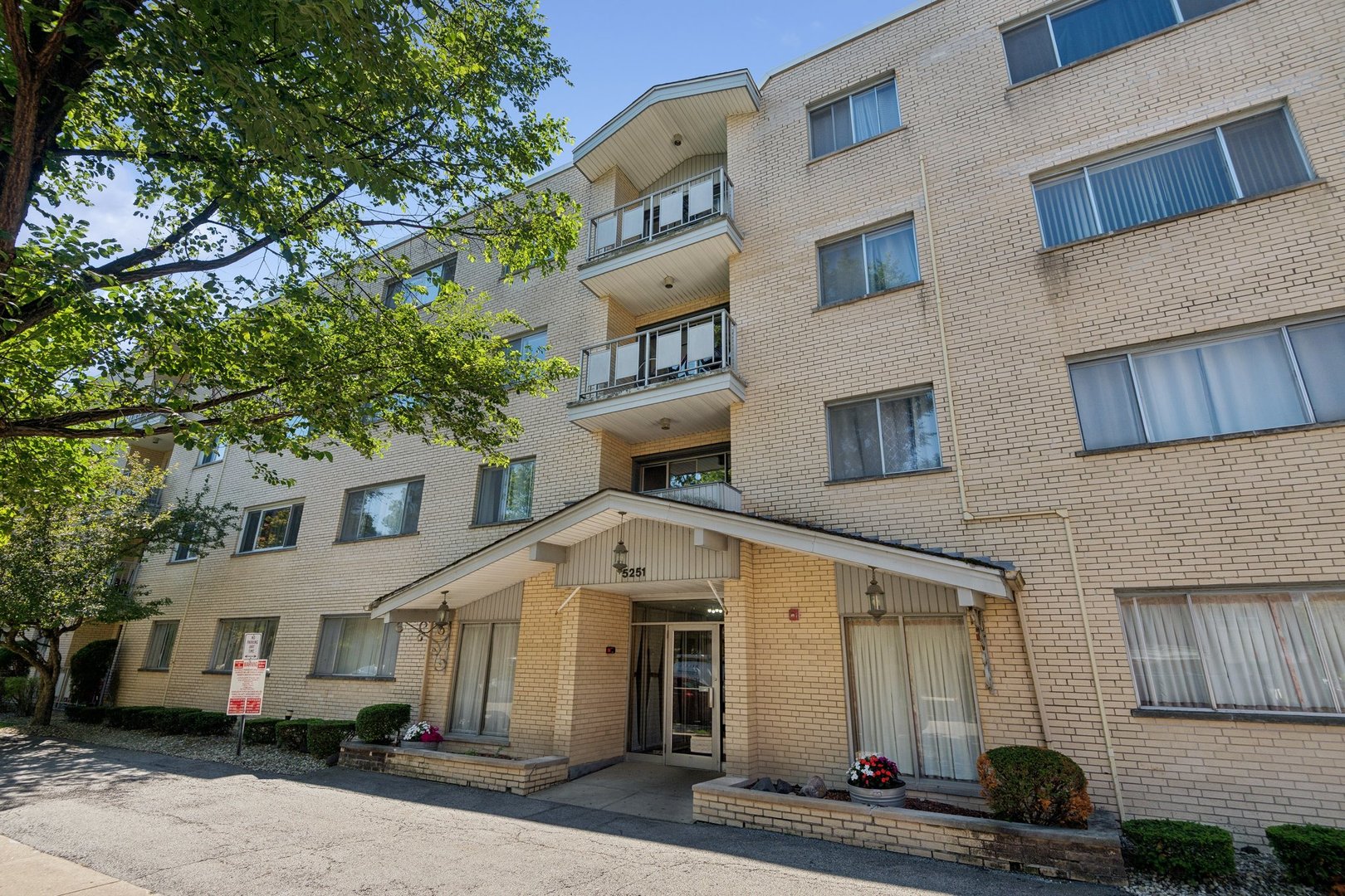 5251 Galitz Street Unit: 412