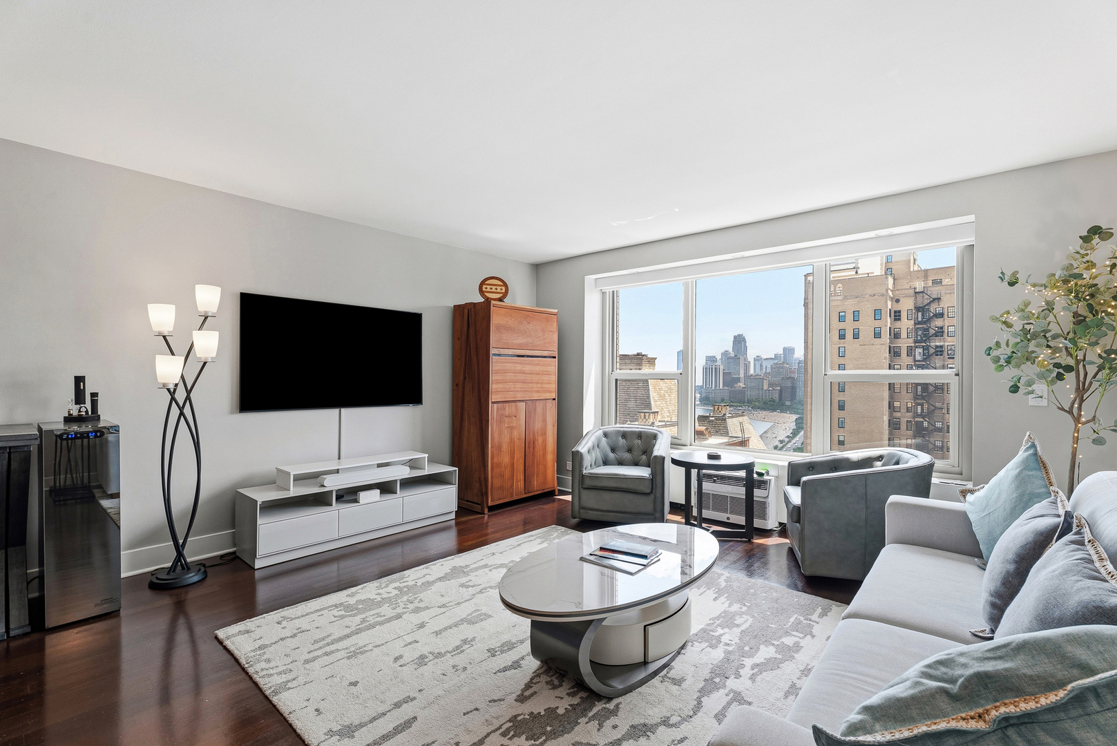 1550 N Lake Shore Drive Unit: 23F