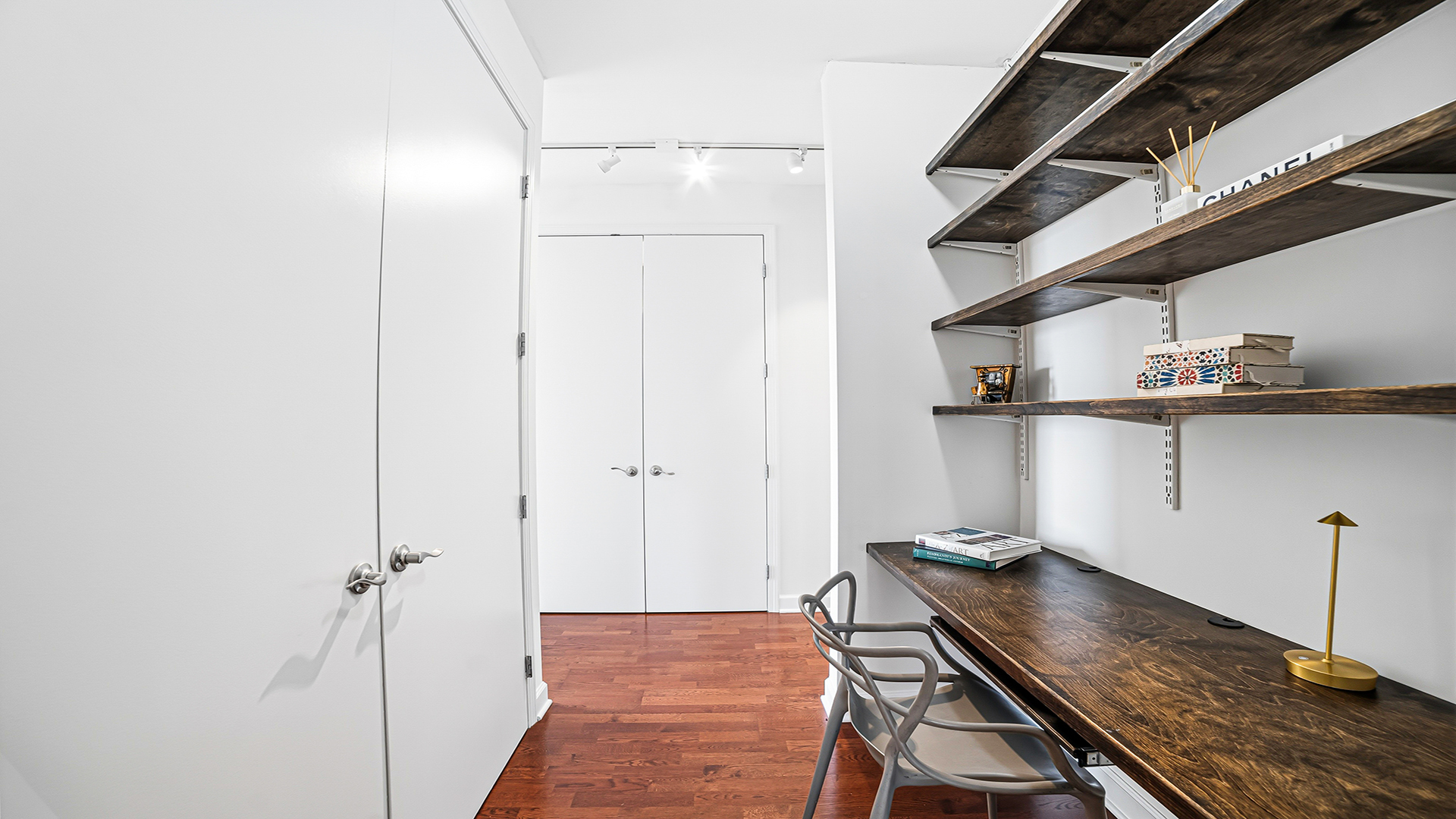 233 E 13th Street Unit: 1001