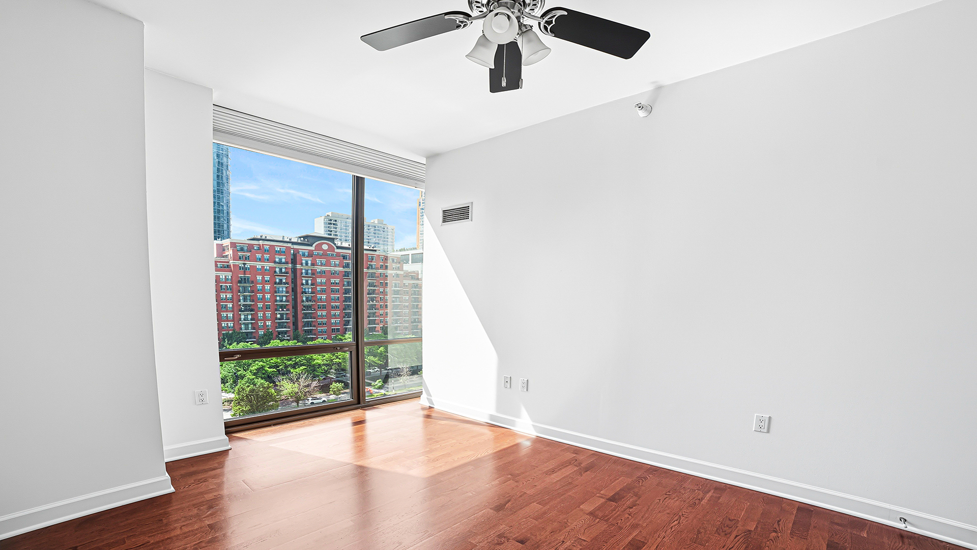 233 E 13th Street Unit: 1001