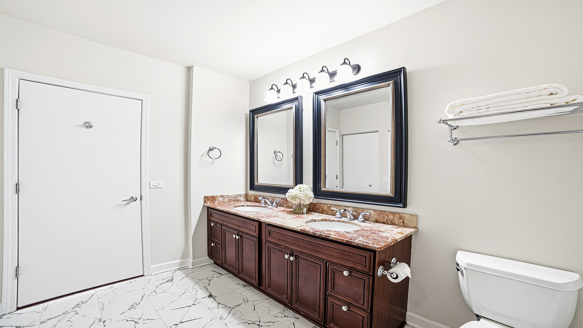 233 E 13th Street Unit: 1001
