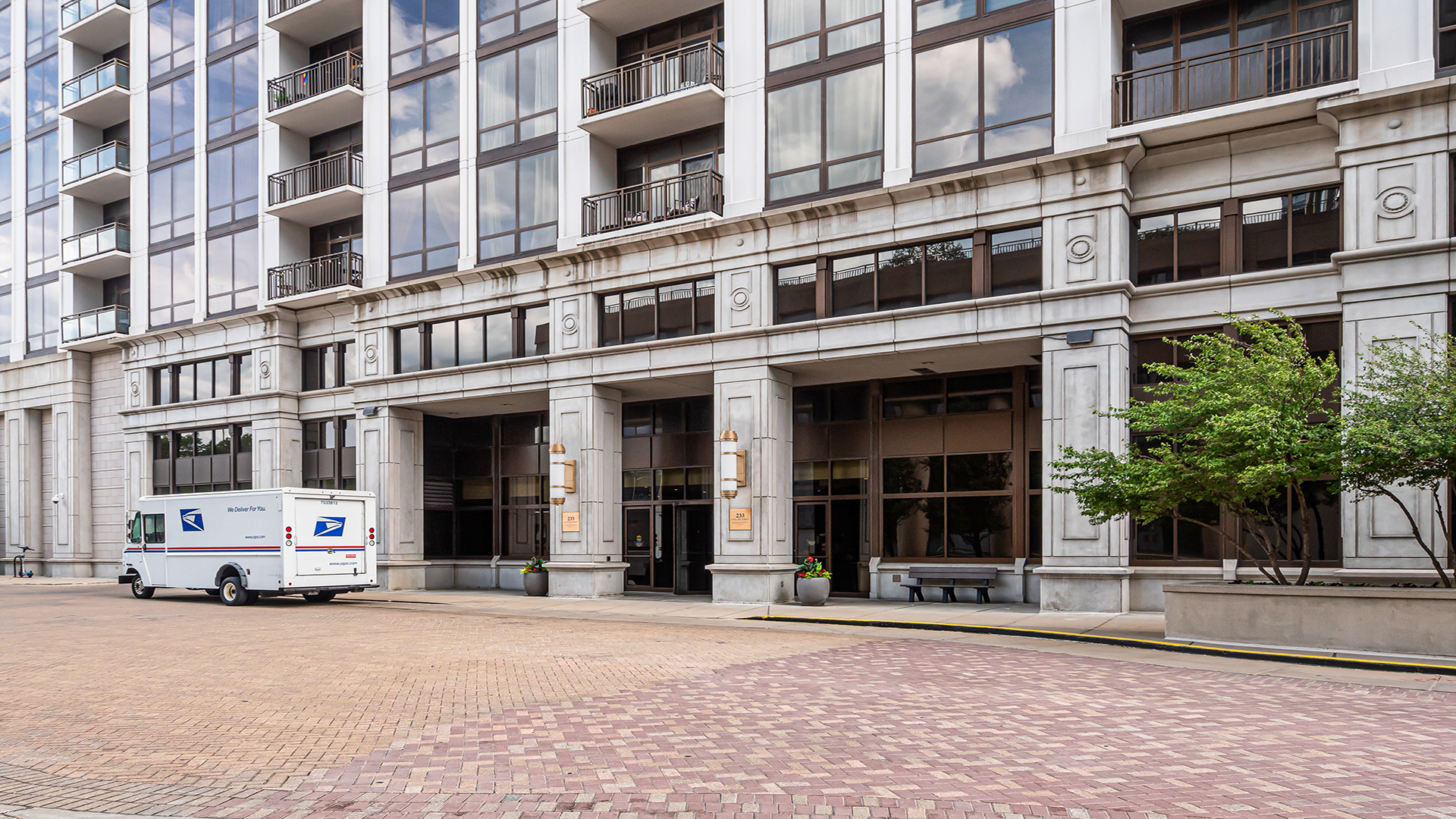 233 E 13th Street Unit: 1001