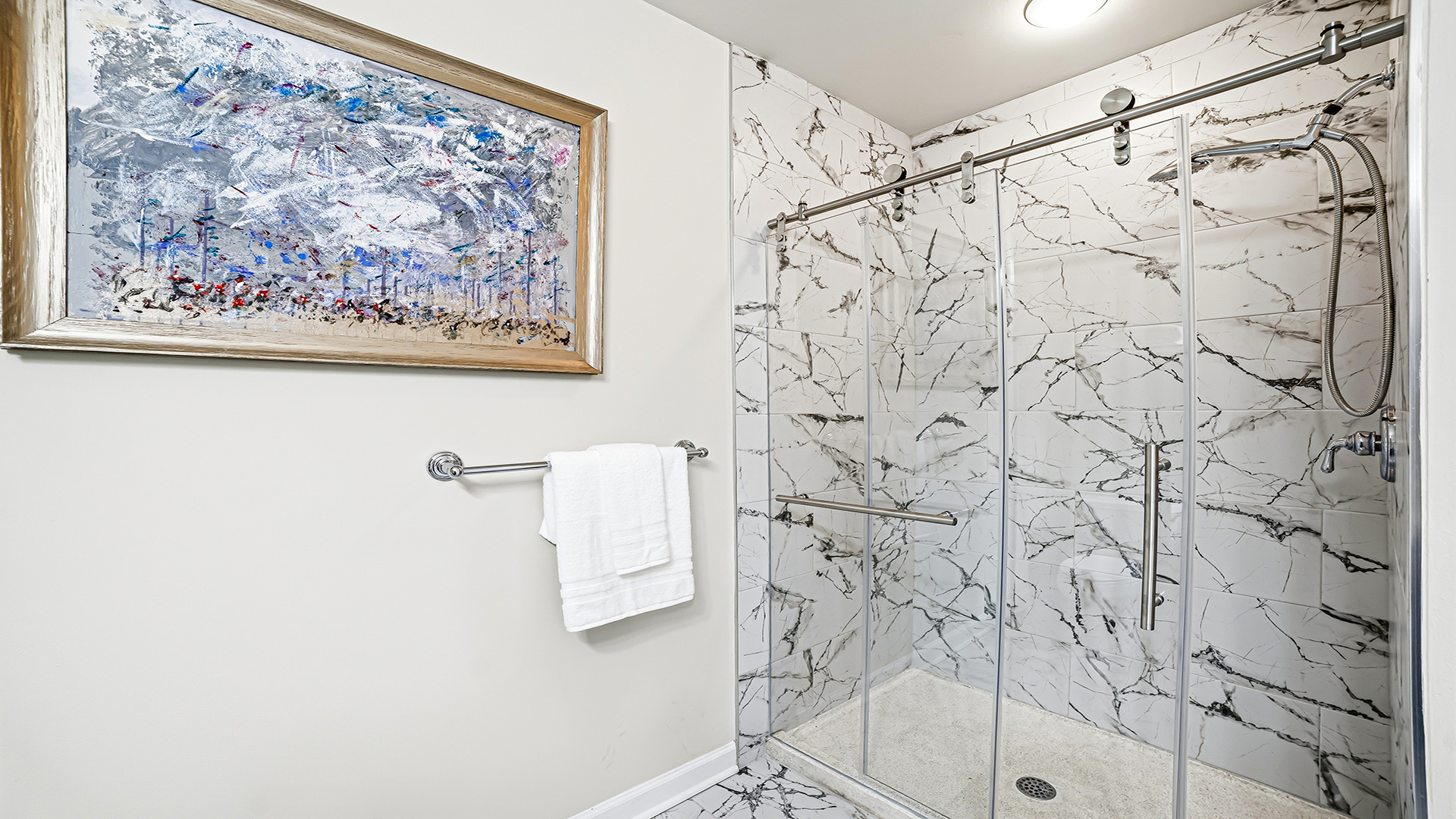 233 E 13th Street Unit: 1001