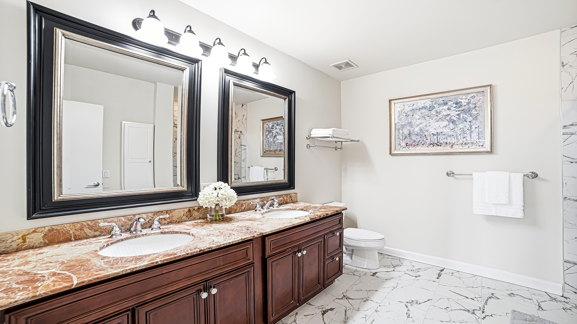 233 E 13th Street Unit: 1001