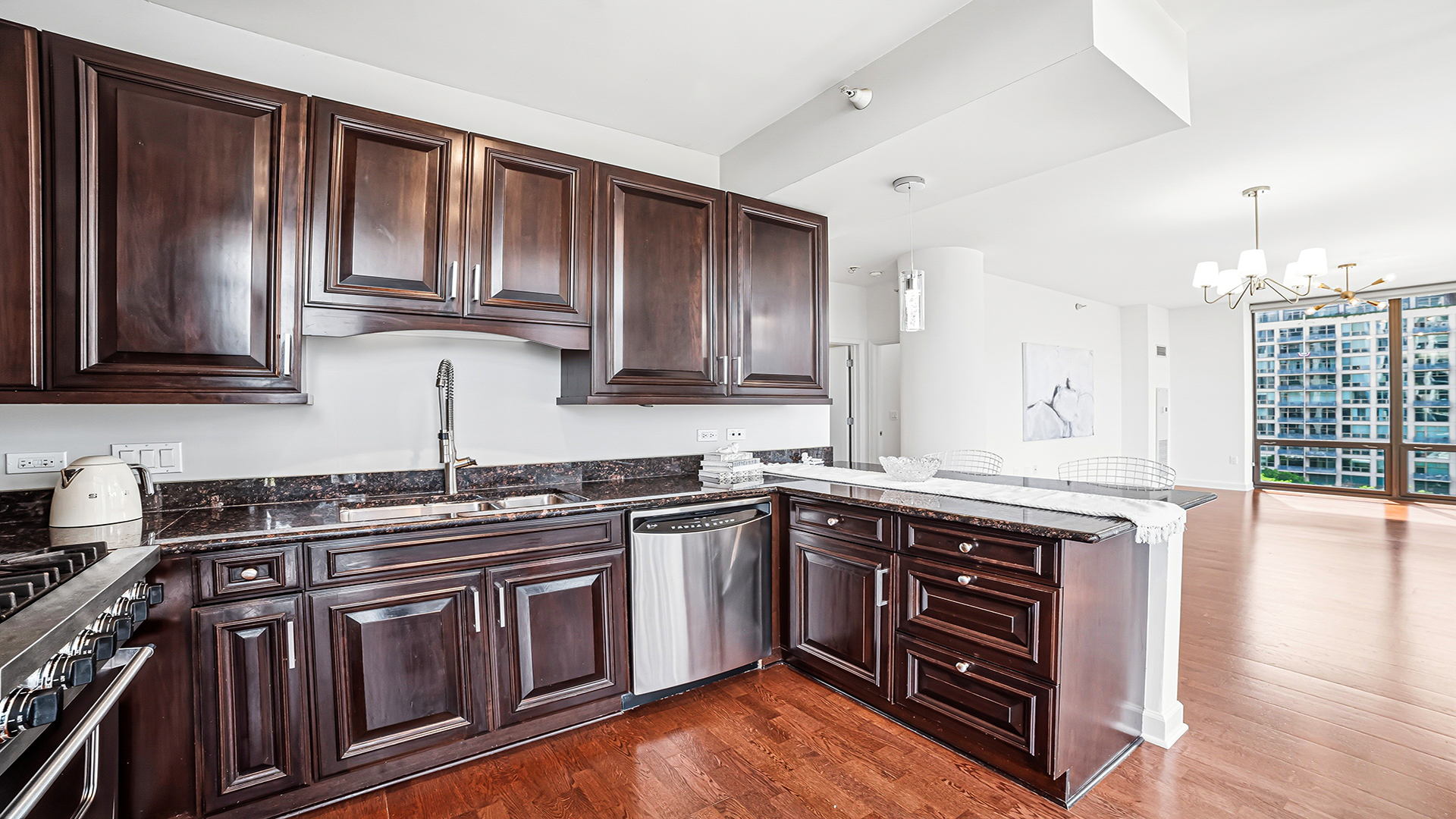 233 E 13th Street Unit: 1001