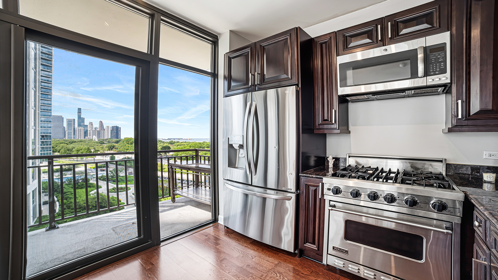 233 E 13th Street Unit: 1001