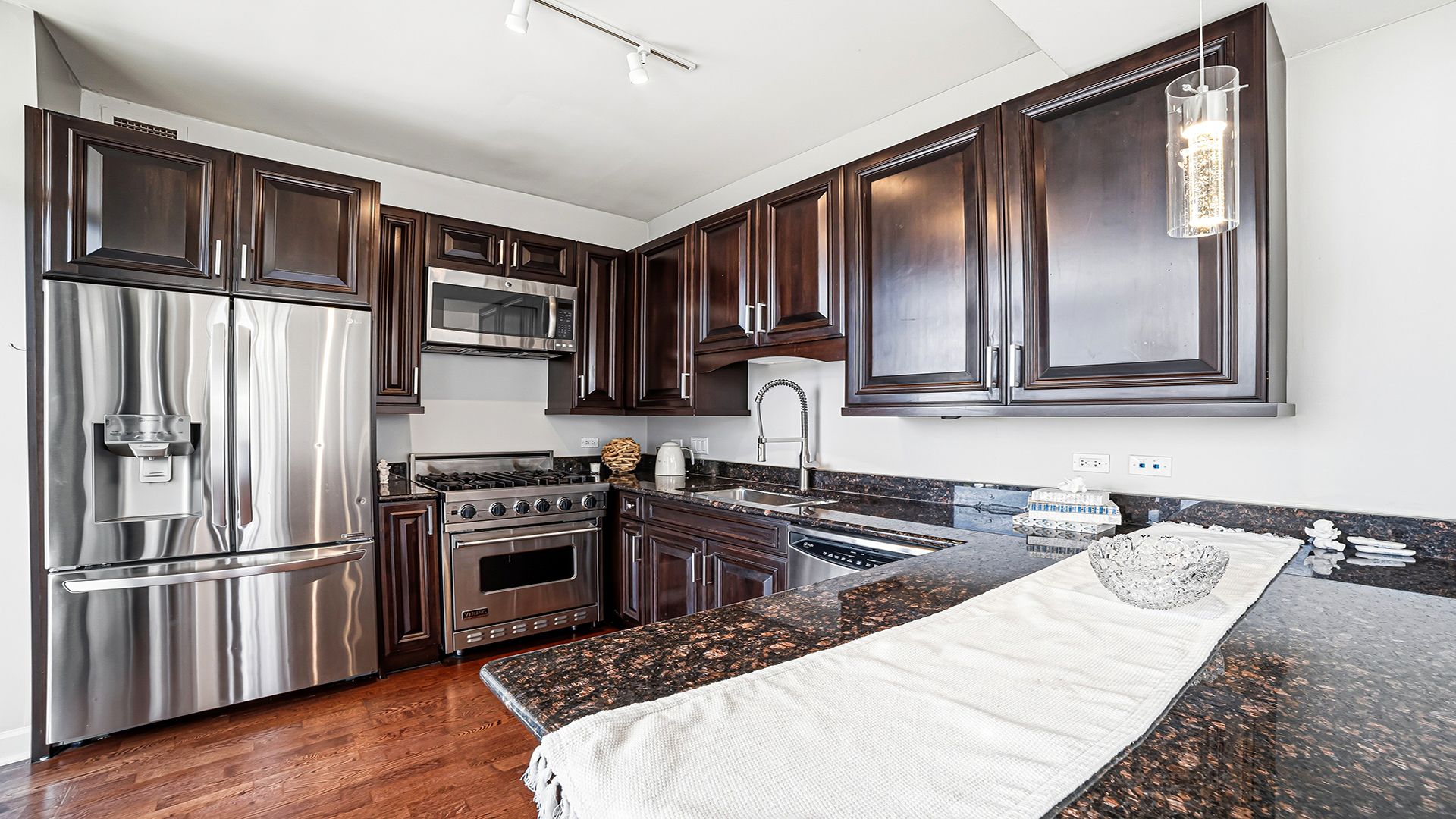 233 E 13th Street Unit: 1001
