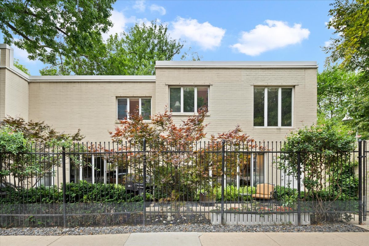 945 S PARK Terrace