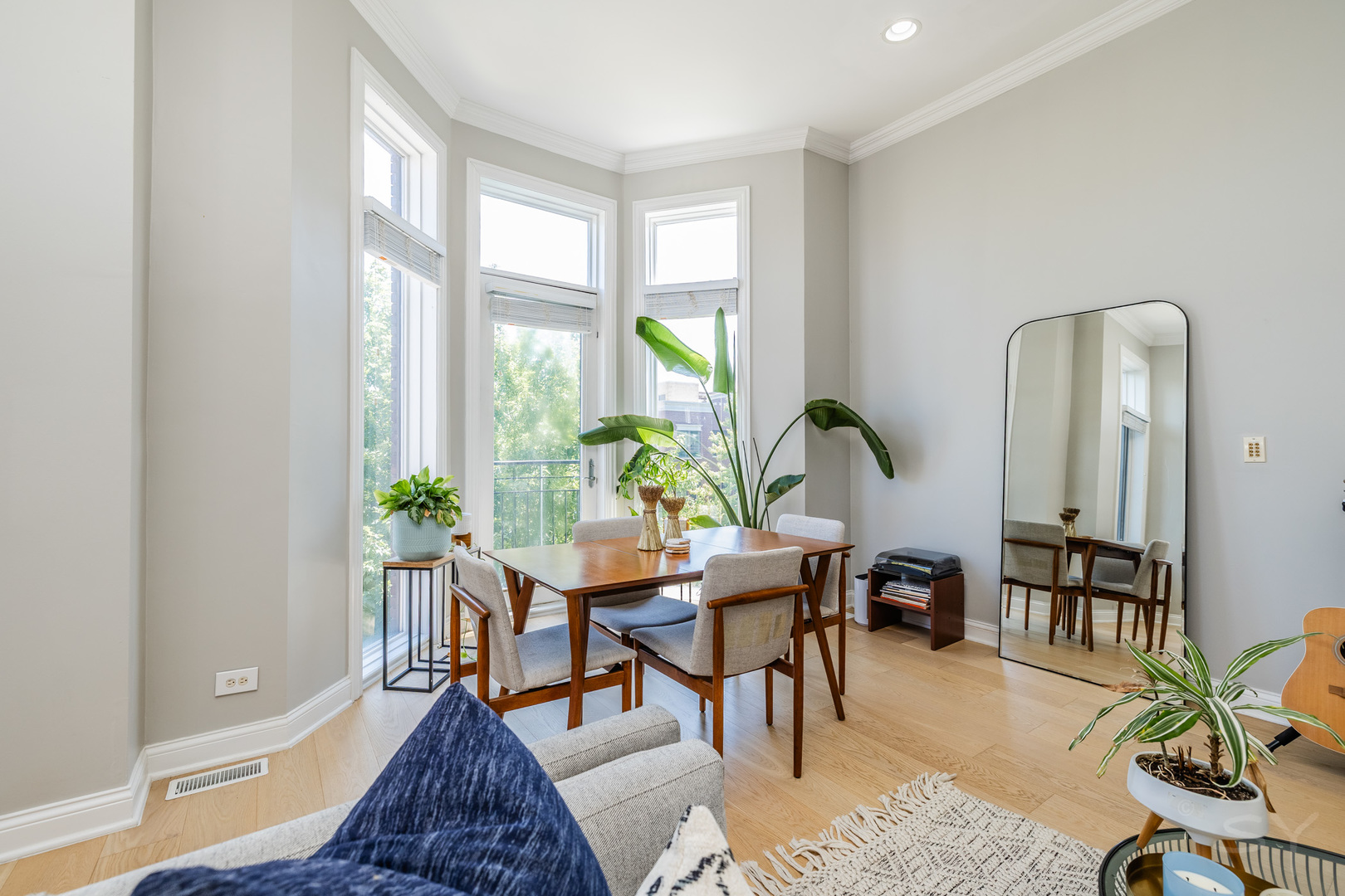 1536 N Artesian Avenue Unit: 3
