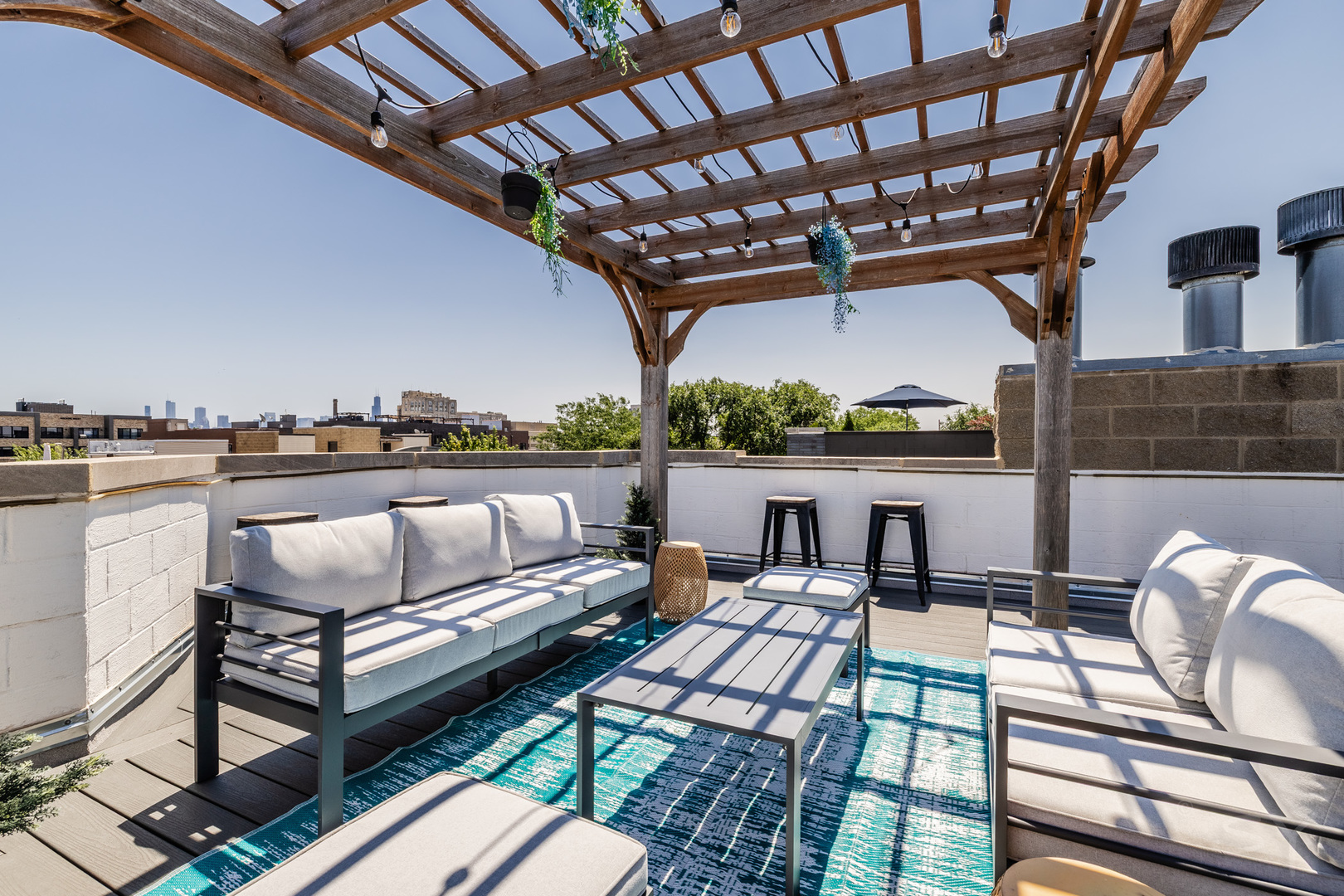 1536 N Artesian Avenue Unit: 3