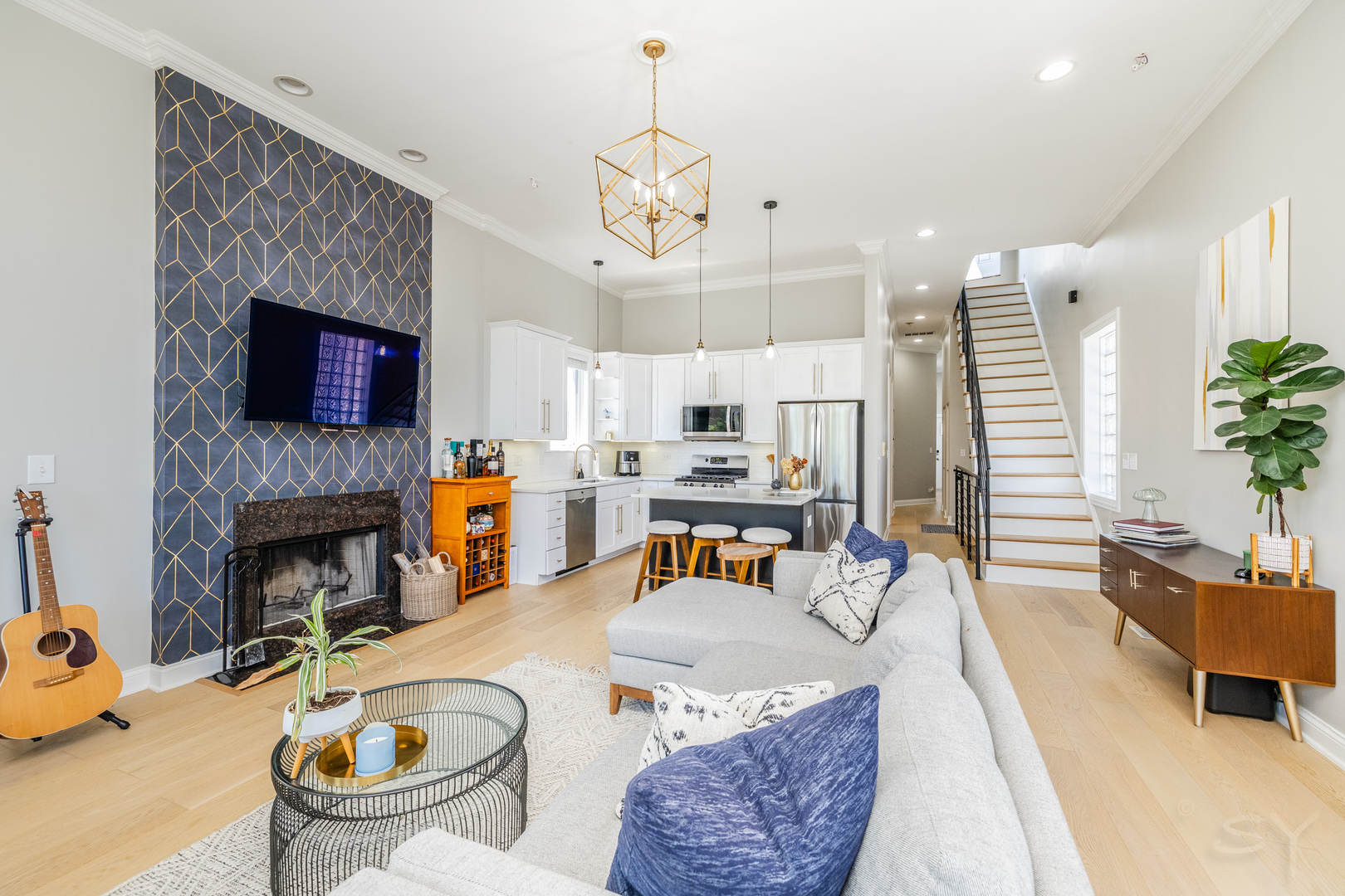 1536 N Artesian Avenue Unit: 3