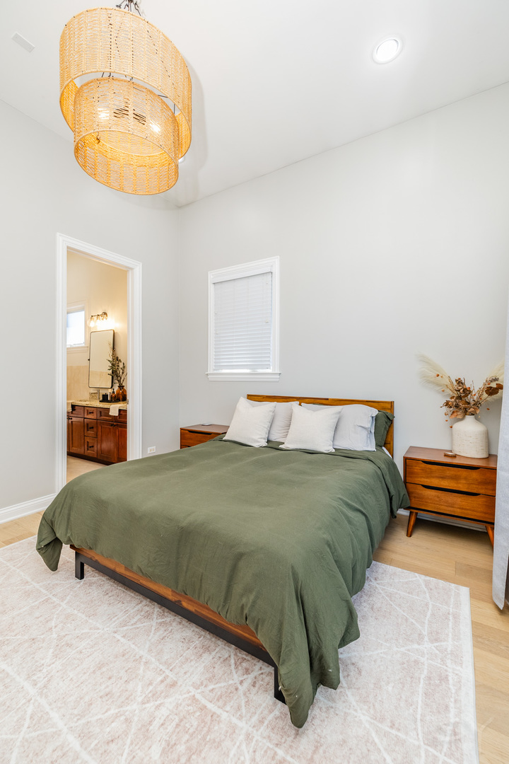 1536 N Artesian Avenue Unit: 3