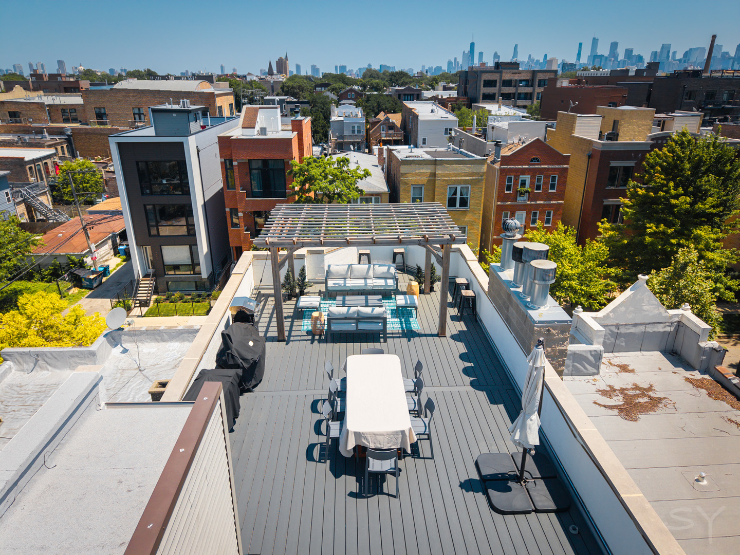 1536 N Artesian Avenue Unit: 3