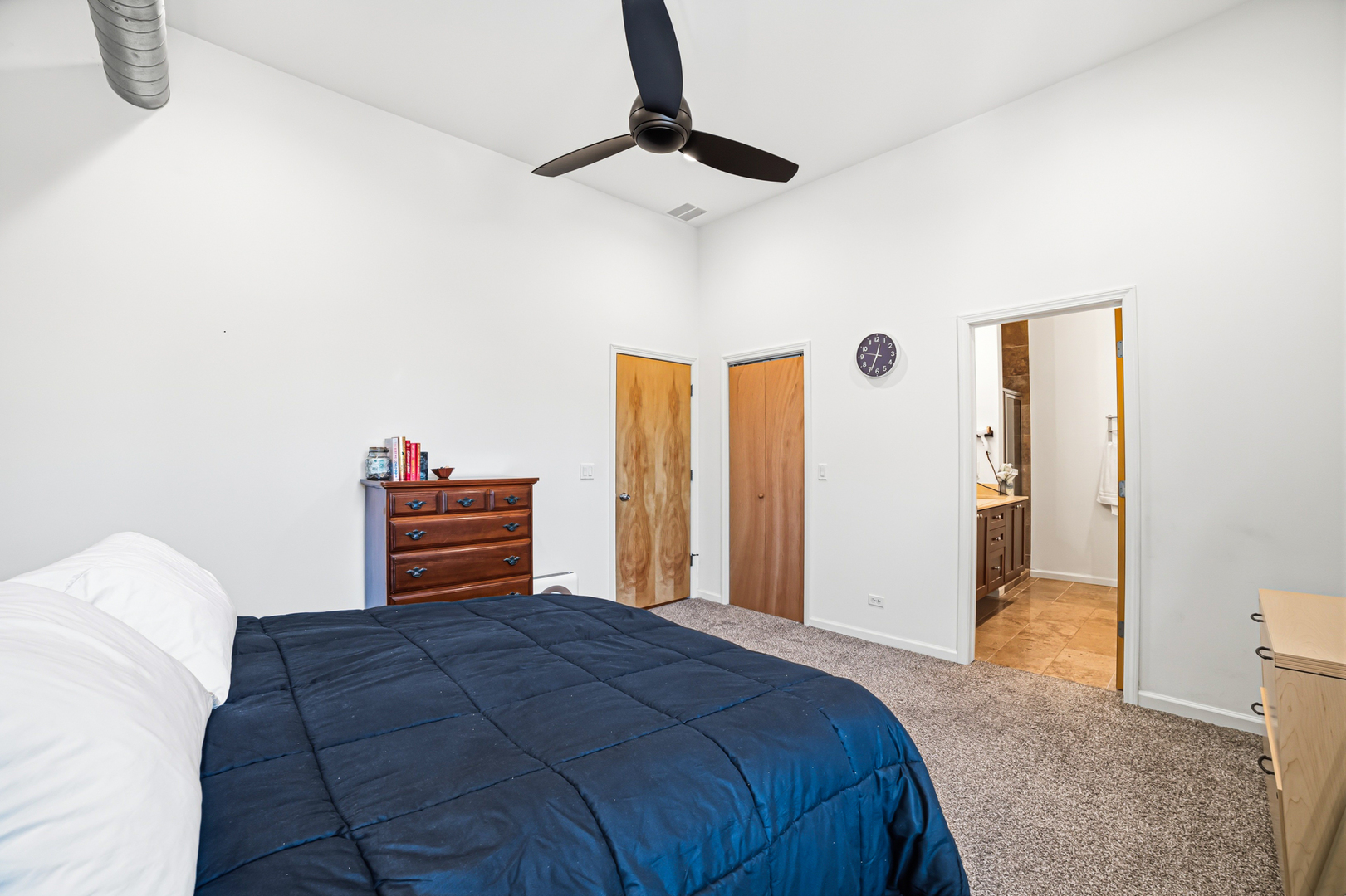 1525 N MILWAUKEE Avenue Unit: 2R