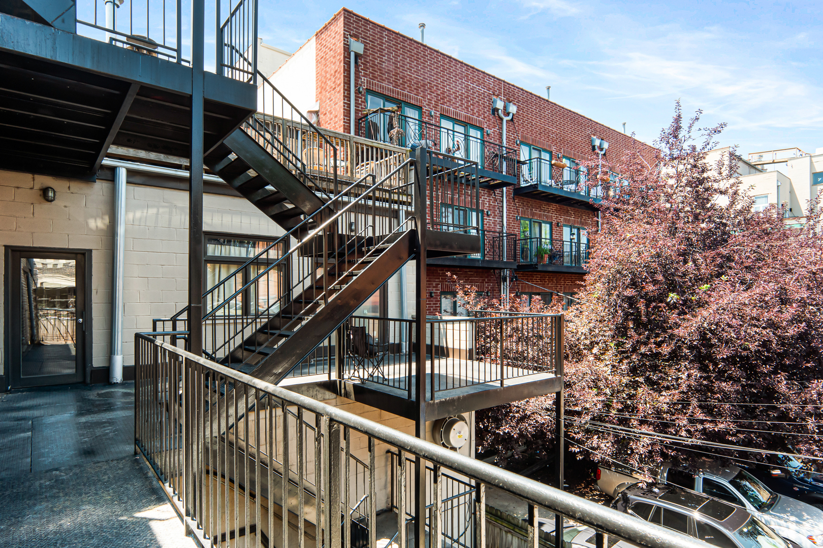 1525 N MILWAUKEE Avenue Unit: 2R