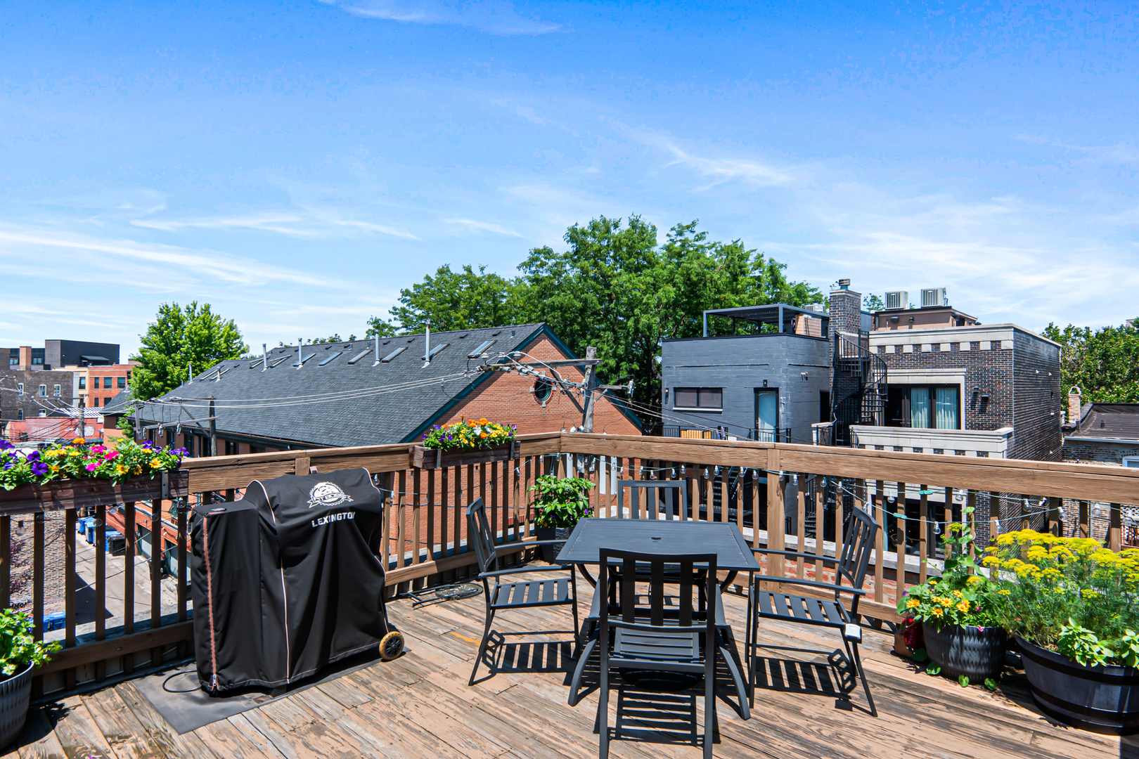 1525 N MILWAUKEE Avenue Unit: 2R