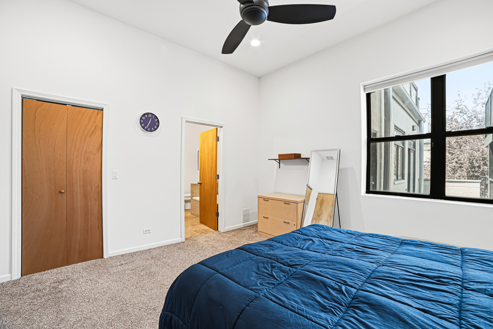 1525 N MILWAUKEE Avenue Unit: 2R