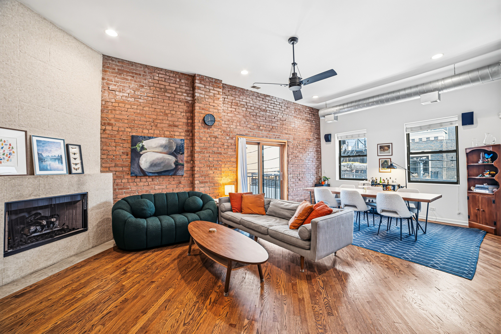 1525 N MILWAUKEE Avenue Unit: 2R