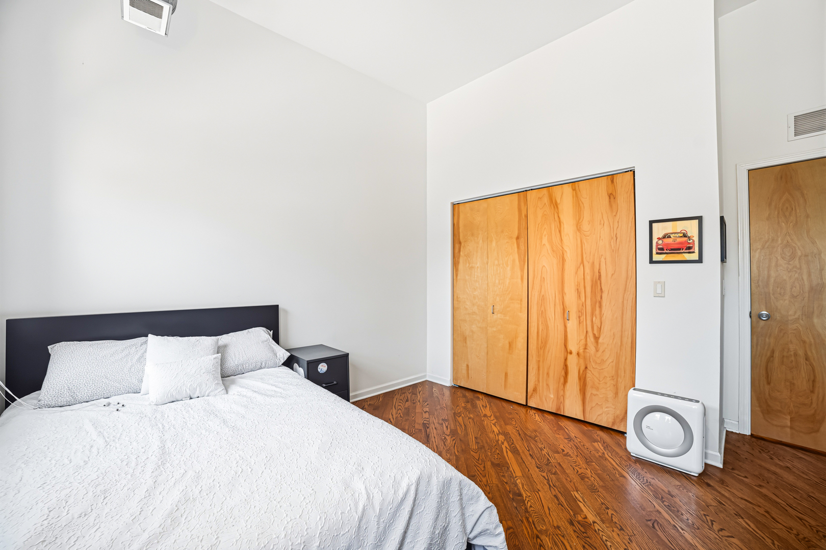 1525 N MILWAUKEE Avenue Unit: 2R