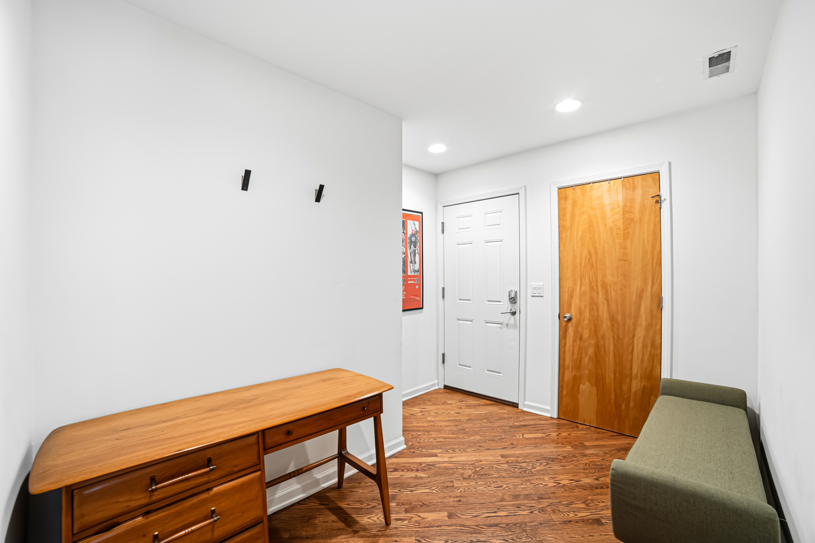 1525 N MILWAUKEE Avenue Unit: 2R