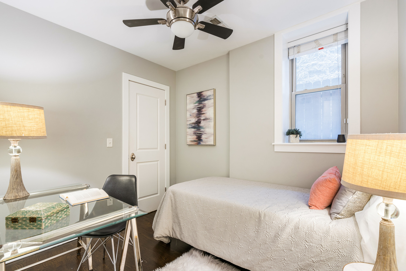 1525 N Claremont Avenue Unit: 1A