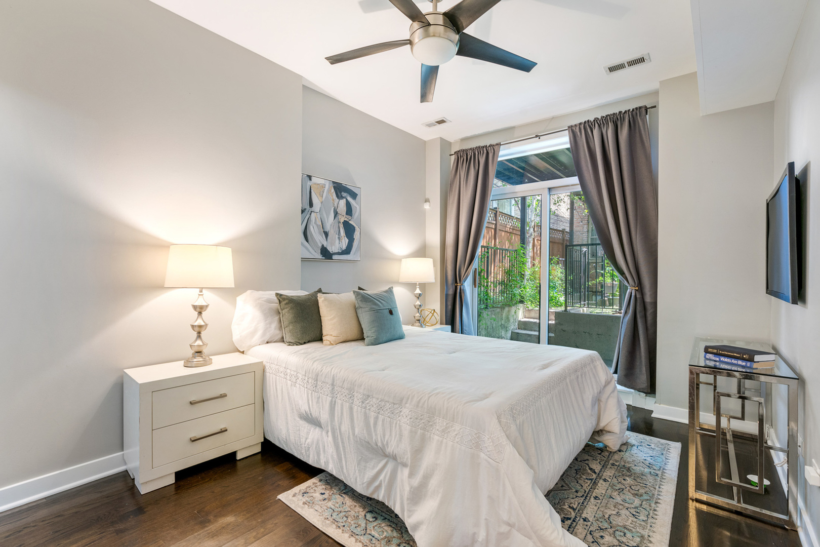 1525 N Claremont Avenue Unit: 1A