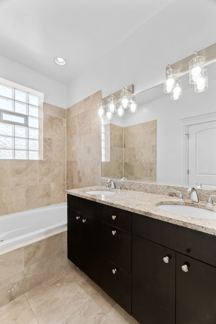 3416 N Sheffield Avenue Unit: 2