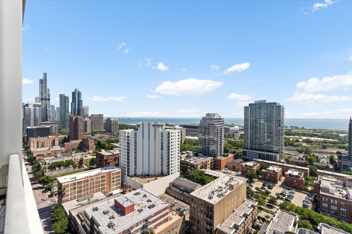 1720 S Michigan Avenue Unit: 2503