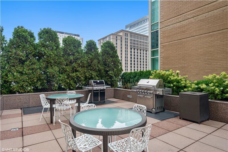 33 W Ontario Street Unit: 38F