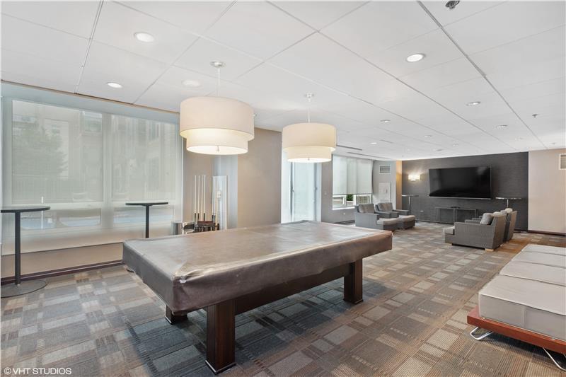 33 W Ontario Street Unit: 38F