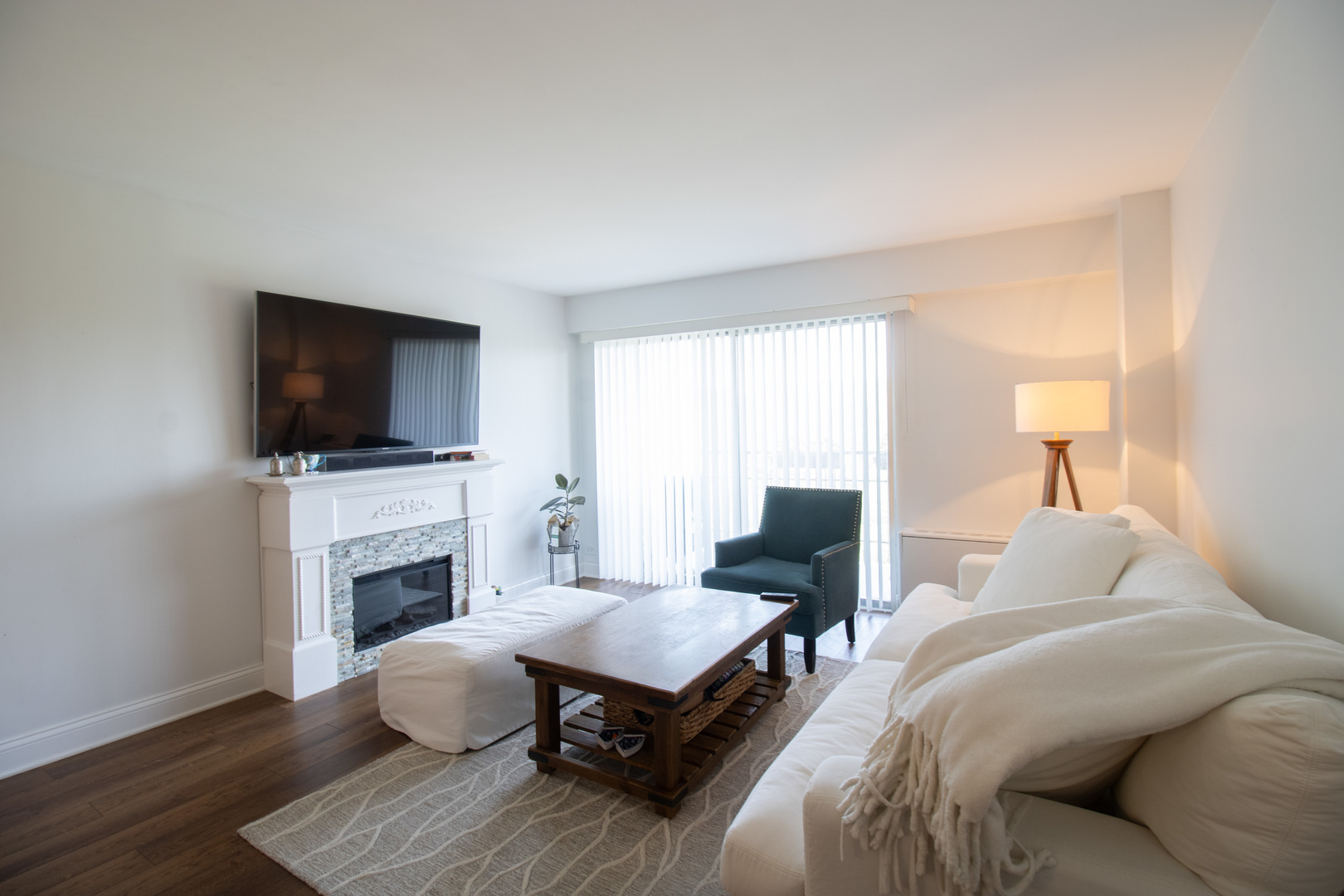 6833 N Kedzie Avenue Unit: 504