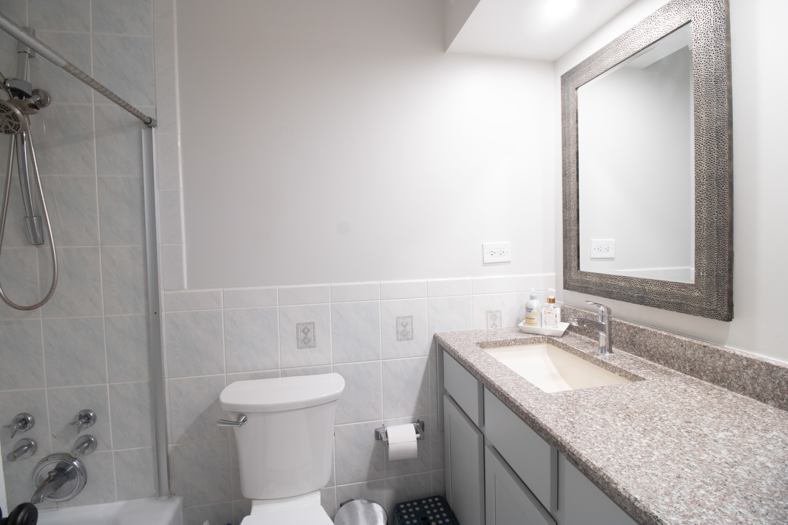 6833 N Kedzie Avenue Unit: 504