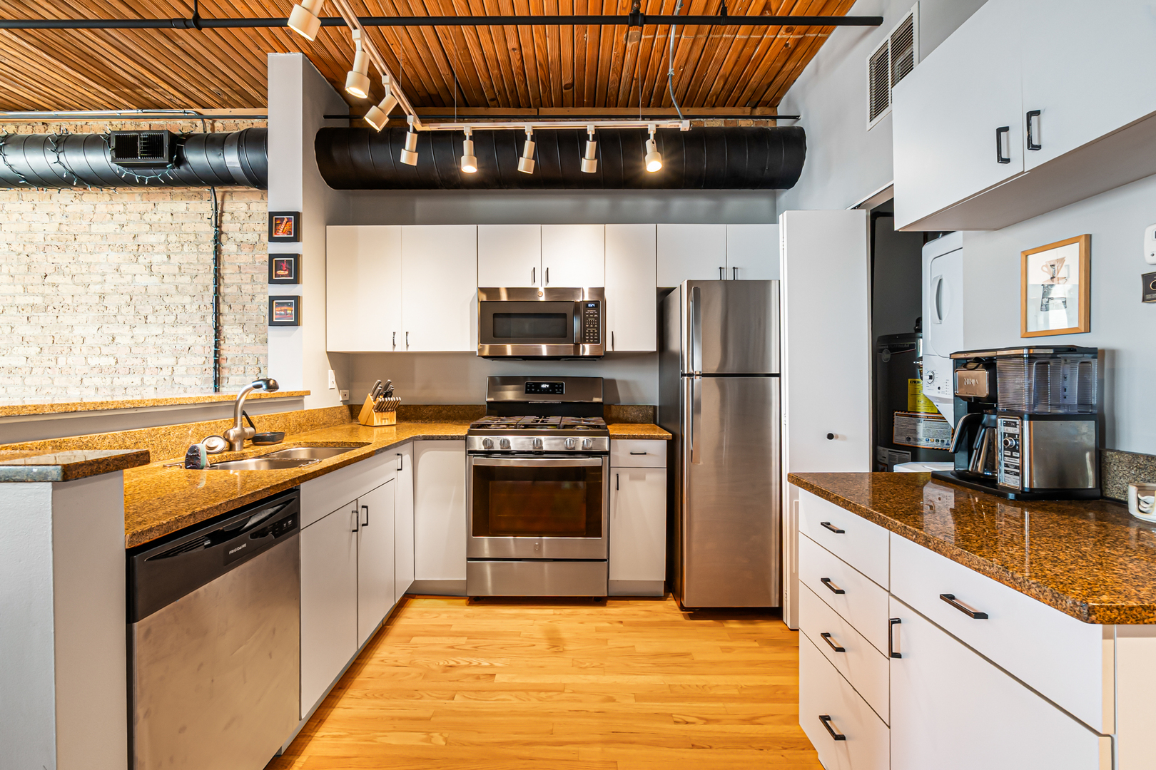 411 W Ontario Street Unit: 407