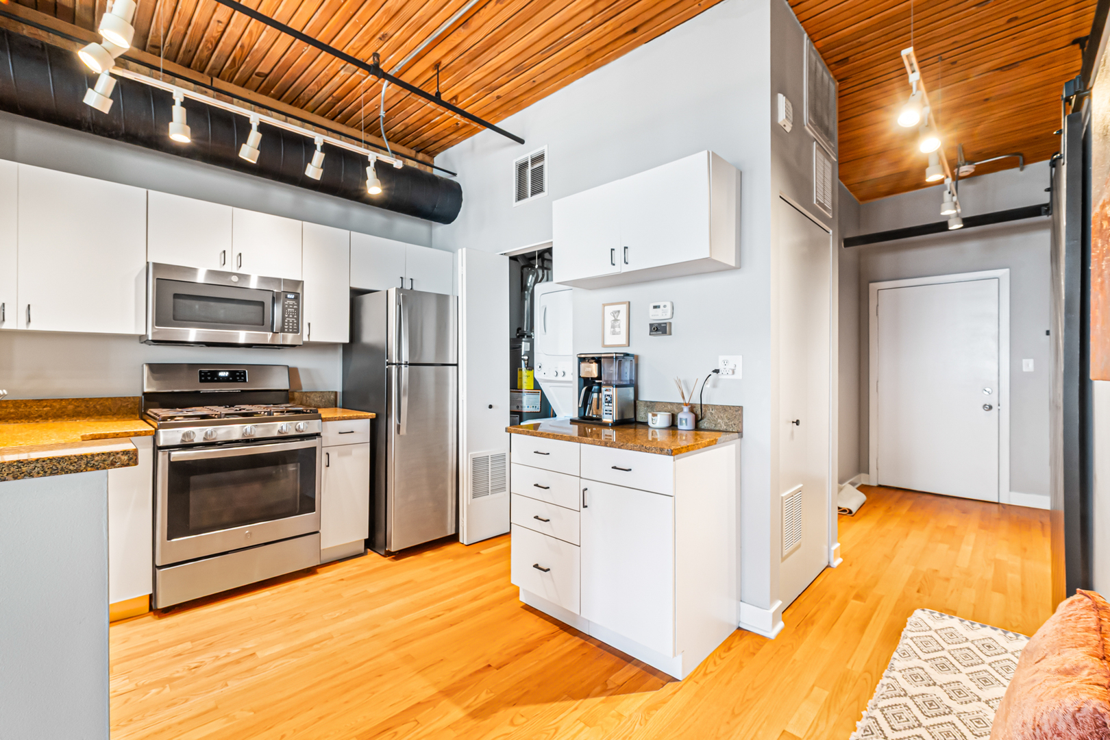 411 W Ontario Street Unit: 407