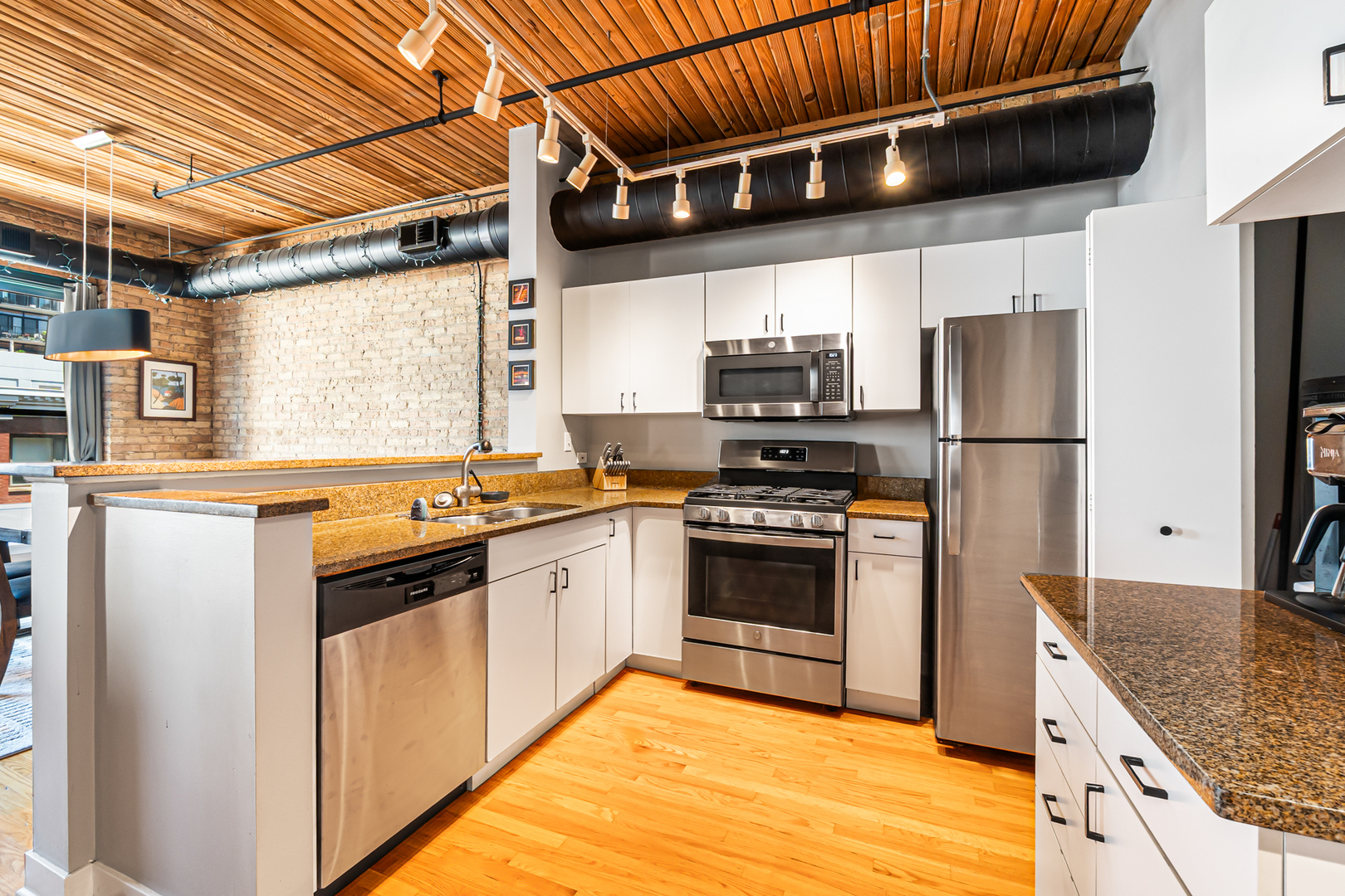 411 W Ontario Street Unit: 407